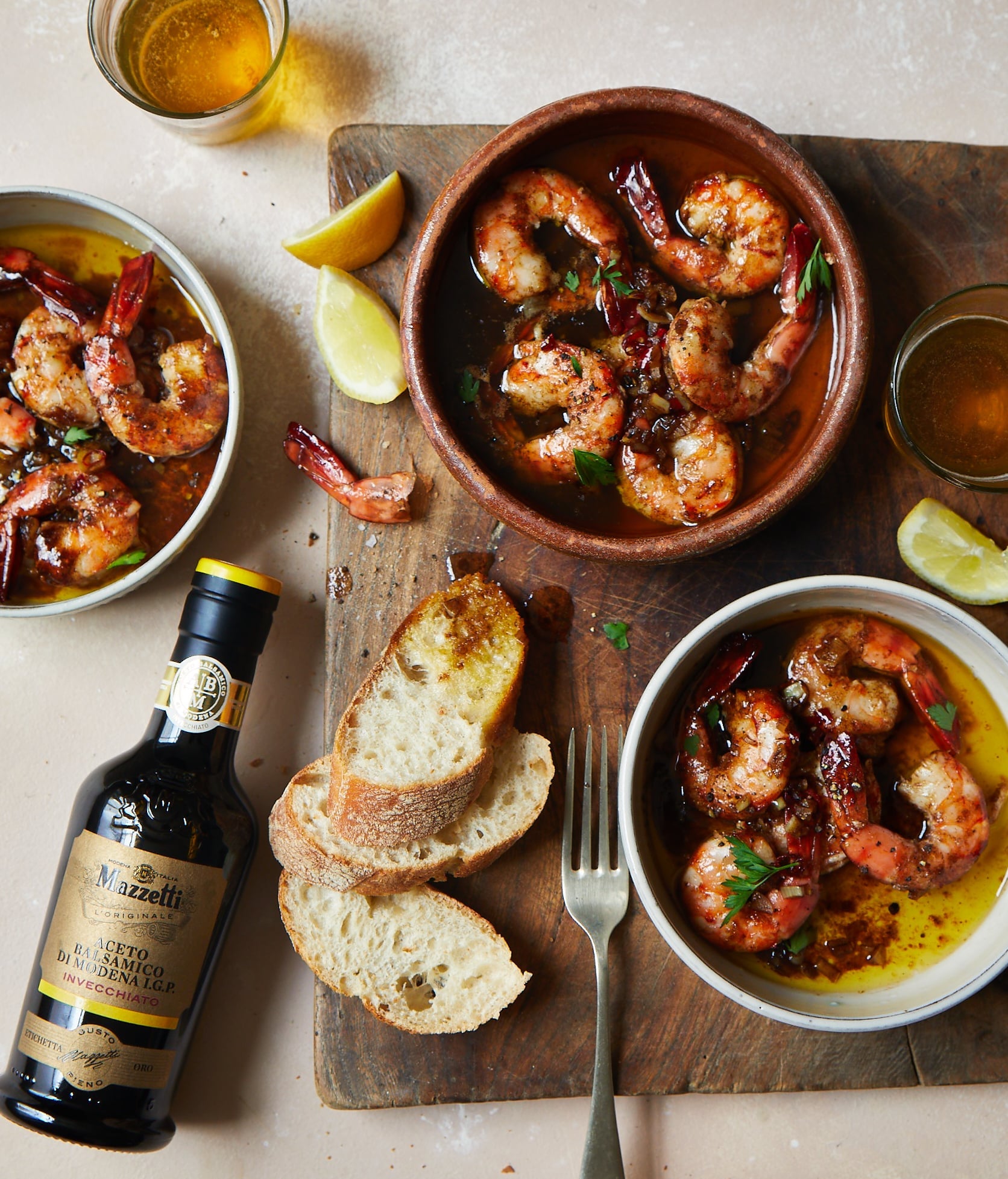 Gamberi all'aglio balsamico e peperoncino in padella - Mazzetti ... Gamberi all'aglio balsamico e peperoncino in padella - Mazzetti ...